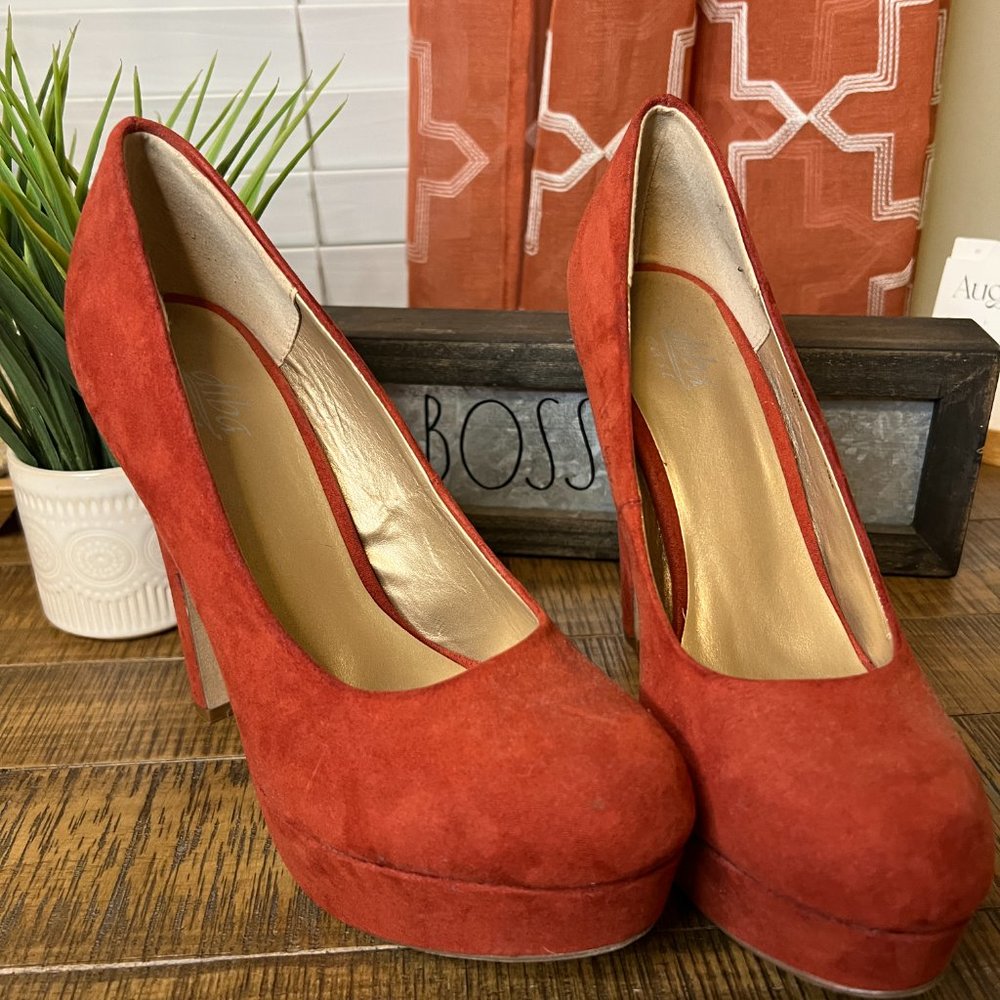 Platform Pumps - Picture 4 of 4